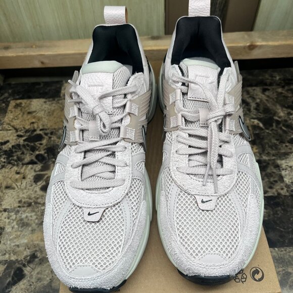 Nike V2K Run Platinum Violet (Women's) Size 10 FN6703-001 - Picture 3 of 9